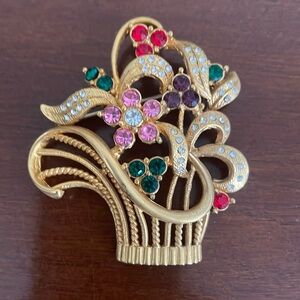 BroochVintage “50’s”  flower pot will stand out beautifully against any fabric